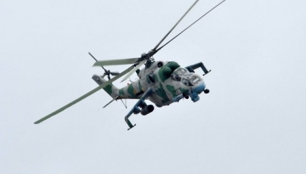 チェコ、ウクライナに軍用ヘリを提供