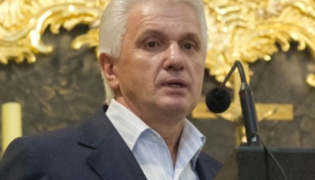 Литвин заявляє, що Конституція зберегла мир в Україні