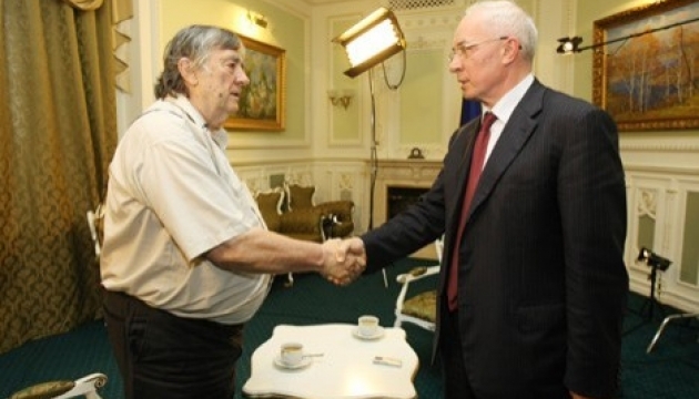 Mykola Asarow hat dem russischen Journalisten und Schriftsteller Alexander Prochanow ein Interview gewährt