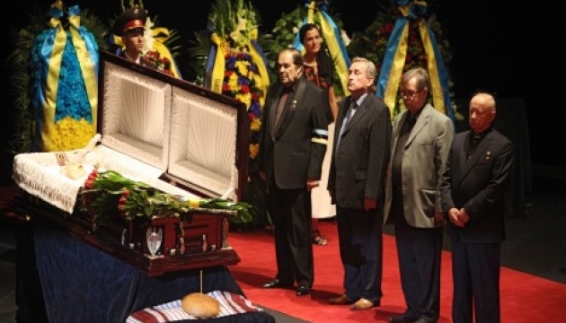 Богдана Ступку поховали на Байковому кладовищі