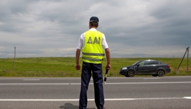 Azarov ofrece legitimar la videofijación de las acciones no sólo de los conductores-infractores, sino también de los trabajadores de la Inspección Estatal de Automóviles