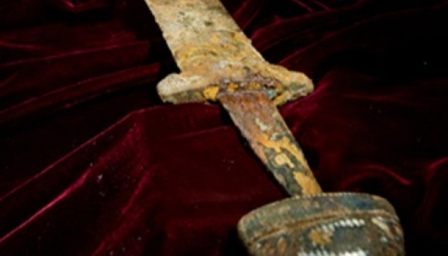 Меч Святослава, знайдений на дні Дніпра, має напис