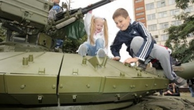 На Київському бронетанковому заводі відзначили День танкіста