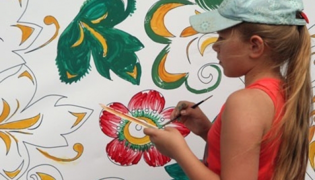 Рекорд України з розпису ручної роботи встановили в Петриківці