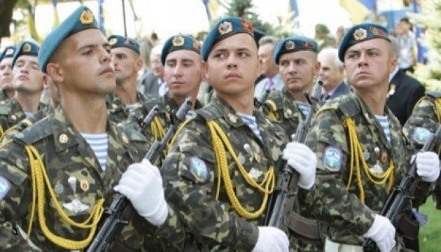 President Poroshenko promises to raise payments to contract soldiers in 2018 