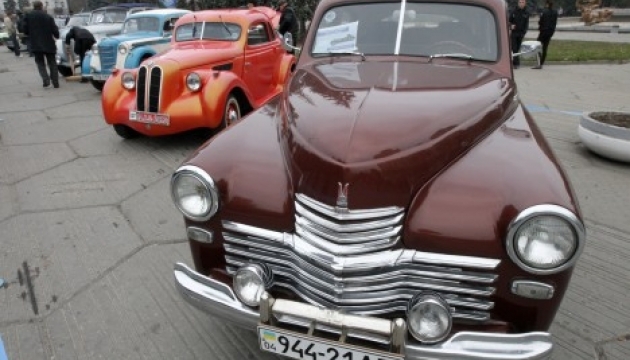У Києві відкрилася виставка ретро та ексклюзивного авто