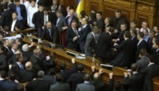 Opposition blocks parliamentary rostrum