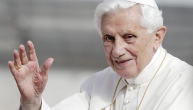 Бенедикт XVI отримає новий титул, а його папський перстень, імовірно, знищать