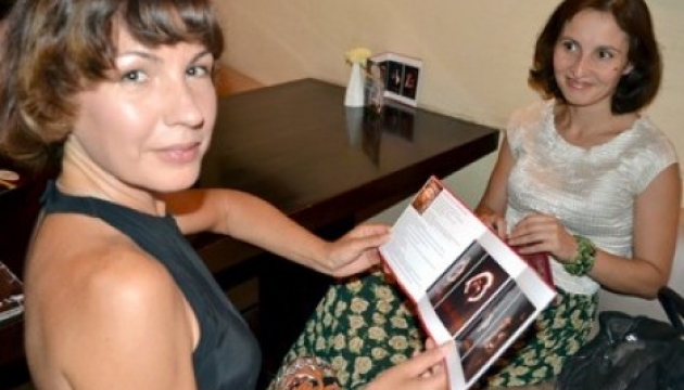 Вчені з'ясували, у скільки разів жінки балакучіші за чоловіків