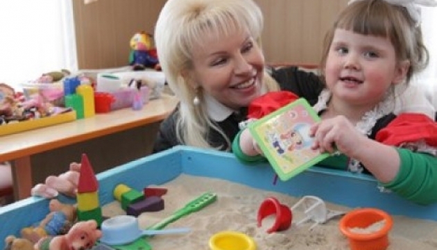 Pavlenko: Ucrania no se negara a la adopción internacional