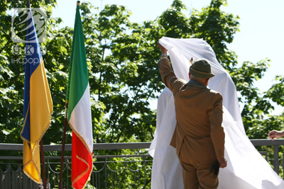 Пам'ятник вічному коханню і вірності відкрили у Маріїнському парку. ФОТОРЕПОРТАЖ