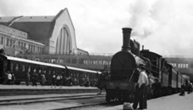 З нього починається Київ для приїжджих. Фоторепортаж