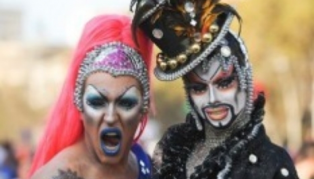 Гомосексуалістів Росії можуть позбавити батьківських прав