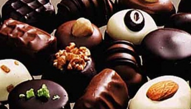 Oníshchenko recomienda los bombones de Roshen producidas en Rusia