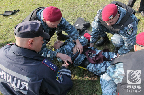 Силовики гралися у рятівників життя. Фоторепортаж