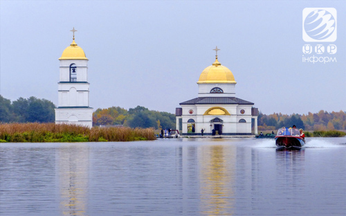 Спасо-Преображенська церква. Жанрові фото