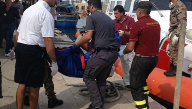 Італія скорбить за мігрантами, що потонули біля острова Лампедуза. Фото