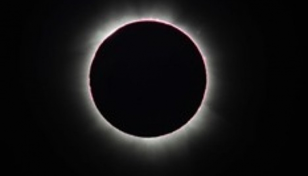 Земляни спостерігали рідкісне гібридне затемнення. Фото