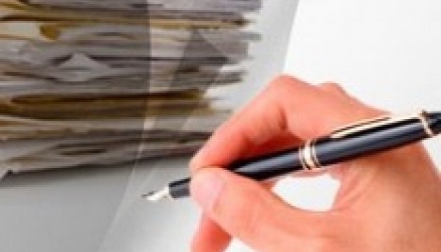 Експерти схвалюють заборону депутатам переписувати корпоративні права на родичів