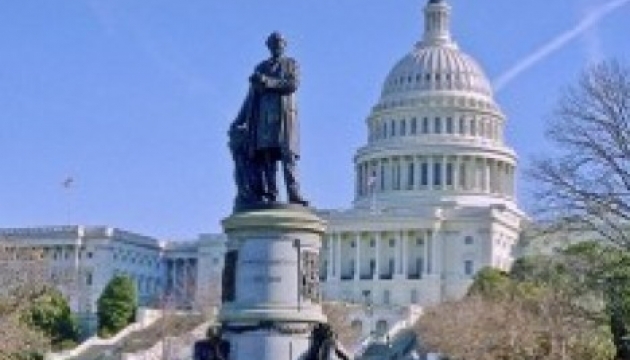 У даху американського Капітолію нарахували понад 1300 тріщин
