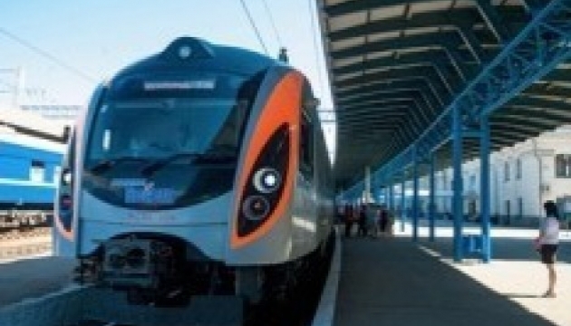 Львівщина просить Польщу збільшити кількість поїздів для переселенців