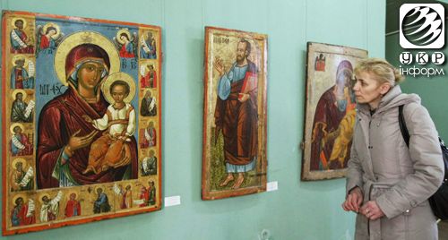 Олеський замок запрошує туристів. Фоторепортаж