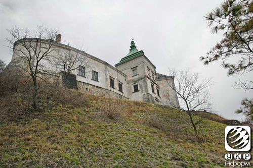 Олеський замок запрошує туристів. Фоторепортаж