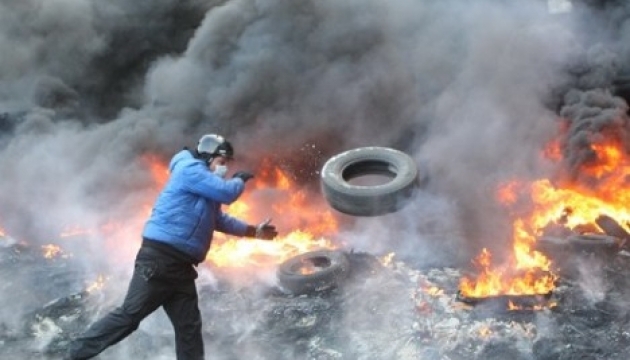 Вдихання диму автомобільних шин загрожує токсичною пневмонією - МОЗ