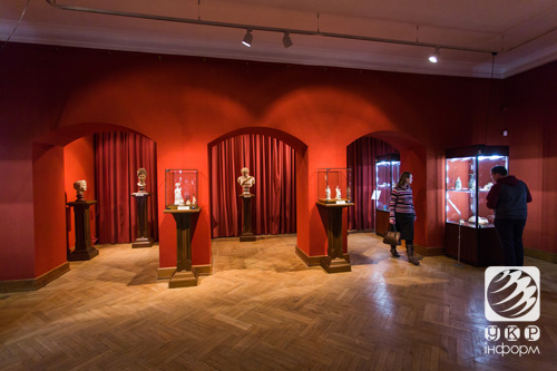 Музей Ханенків запрошує подивитися на вічність. Фото