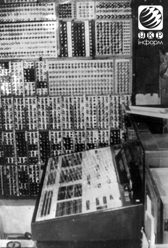 Перший комп'ютер у Києві був розміром із будинок. Фото з архіву 