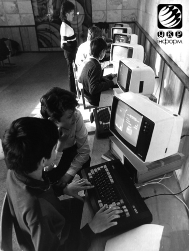 Перший комп'ютер у Києві був розміром із будинок. Фото з архіву 