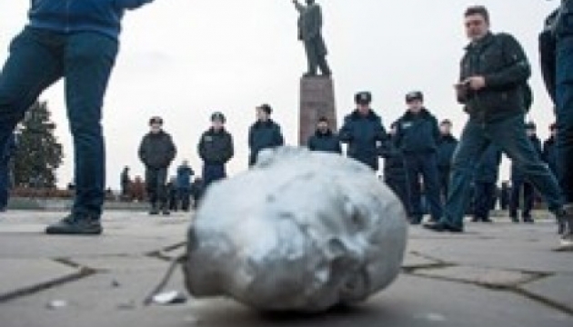 “Ленінопад” прокотився по всій Україні. Фото