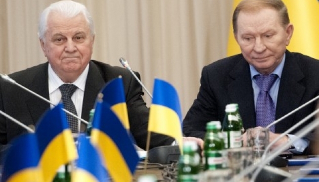 Кравчук і Кучма попросили Турчинова евакуювати українських військовиків з Криму