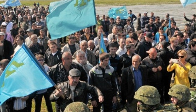 В Євпаторії затримали і відвезли в поліцію 25 кримських татар