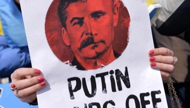 Lithuanian president: Putin behaves in Ukraine like Hitler or Stalin