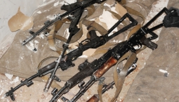 Жителям Донбасу радять віддавати знайдену зброю силовикам