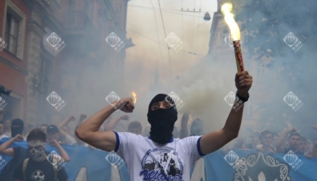 Футбольні фанати провели марш єдності. Фото