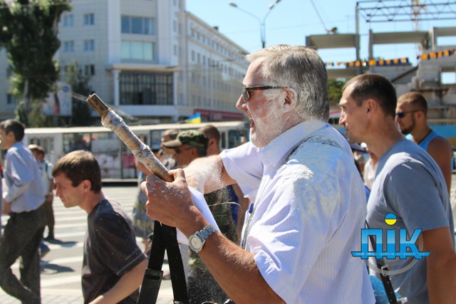 Херсон набережная. Херсон люди. Херсон памятник корабелам. Памятник потемкину в херсоне. Херсон.