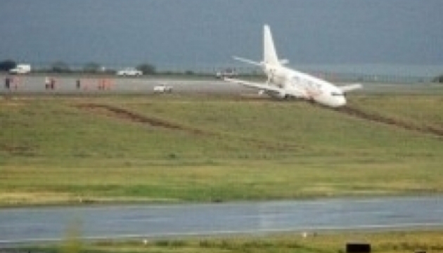 Boeing 777, що зайнявся, екстрено сів у Канаді