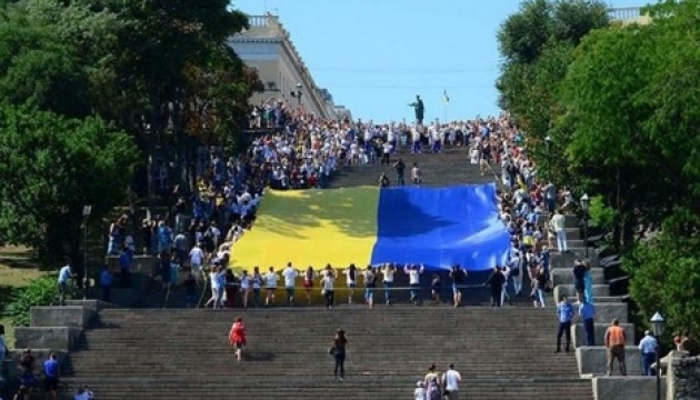 В Одесі підняли 23-метровий прапор України