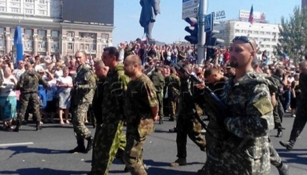 ДНР вела полонених по центру Донецька під схвальний гвалт натовпу