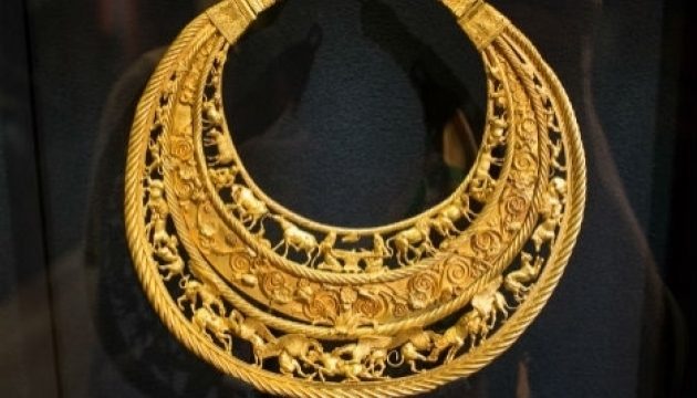 Das nach Kiew zurückgebrachte Gold von Skythen im Museum von Kostbarkeiten ausgestellt