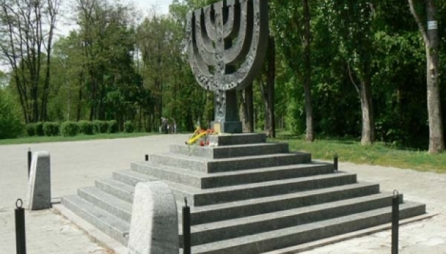 У Києві сплюндрували пам'ятник розстріляним євреям