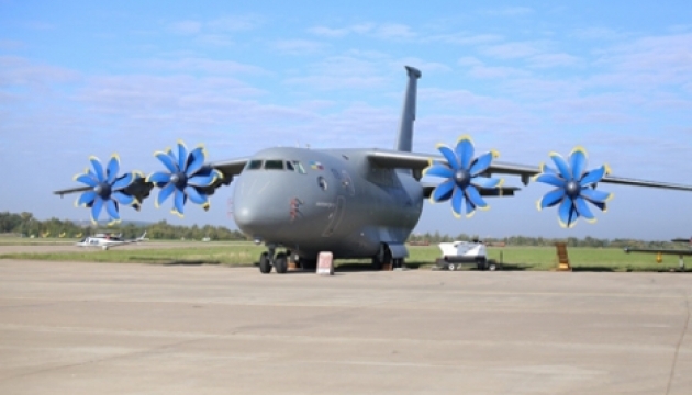 Avión de transporte militar An-70 