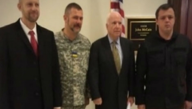 John McCain sagte Ukraine Unterstützung zu