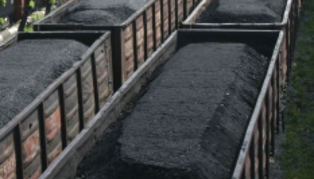 Ще два судна з африканським вугіллям Україна чекає в грудні