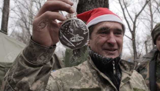 Новий рік на передовій. Фоторепортаж Новий рік на передовій. Фоторепортаж
