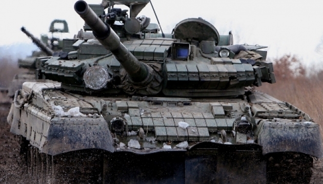 До українського кордону суне важка техніка з чотирьох округів РФ