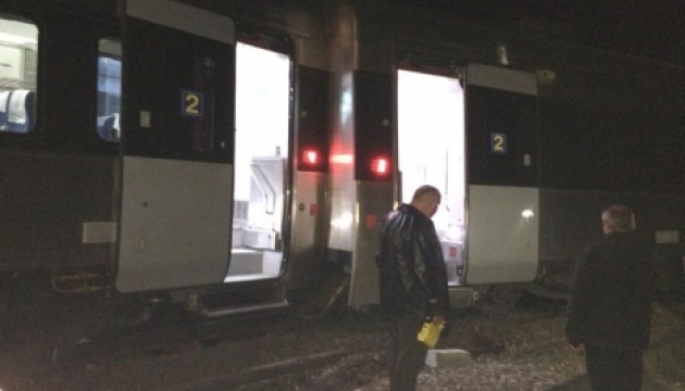 Пасажирів Нyundai, що зійшов з рейок, відправили до Києва звичайним поїздом - журналіст