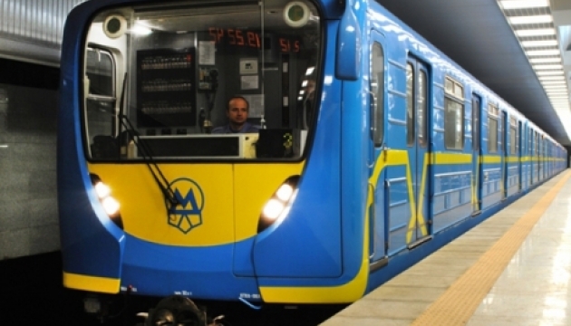 Платити банківською карткою можна вже на 17 станціях київського метро